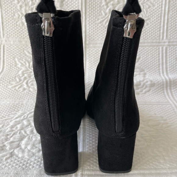 Delicious Faux Suede Square Toe Block Heel Ankle Boots Black 5.5 - Picture 9 of 13
